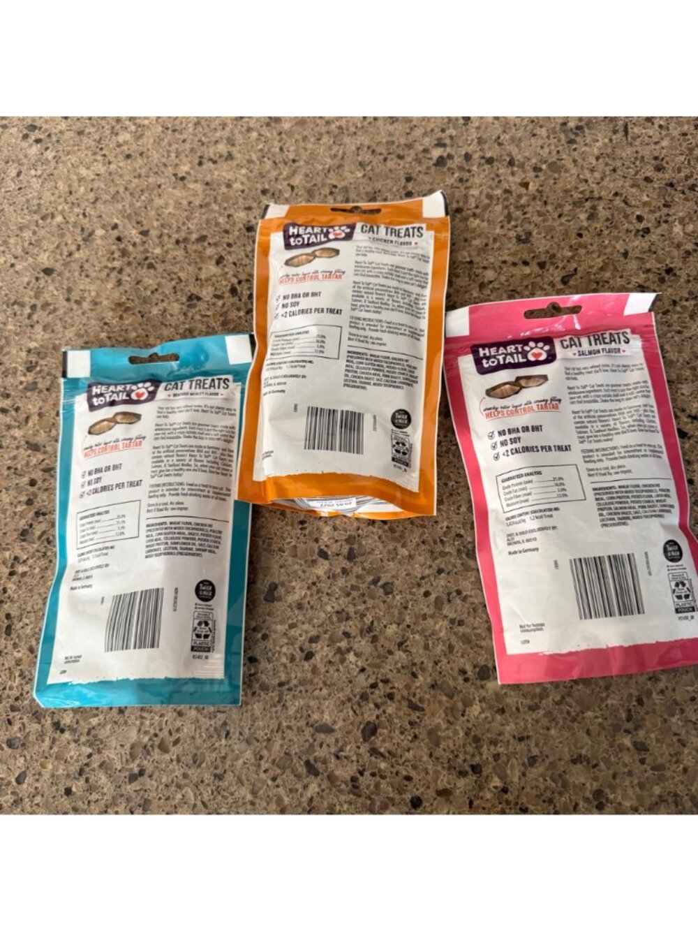 New 3 X 3 oz Heart to Tail Cat Treats Salmon Chicken Seafood Creamy Center - Picture 2 of 4